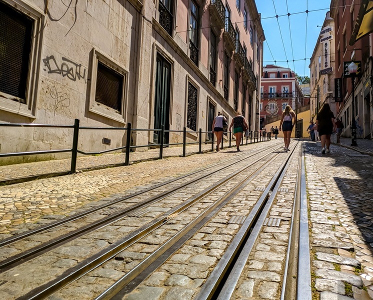 Subiu para 17 o número de vítimas mortais do acidente no elevador da Glória